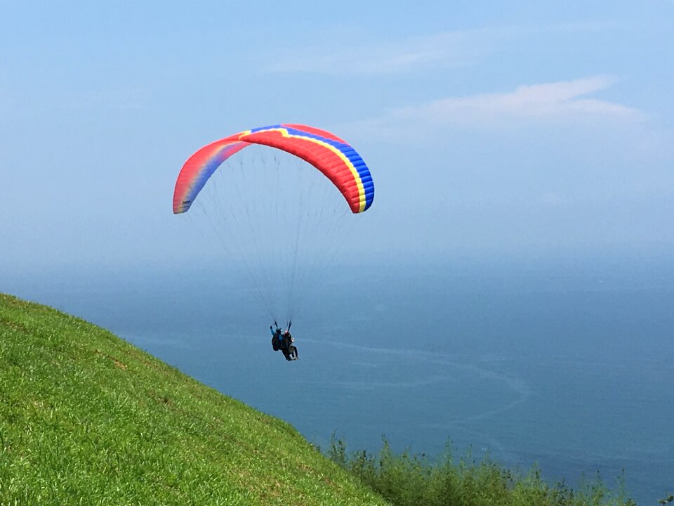 Parachute gliding skydiving