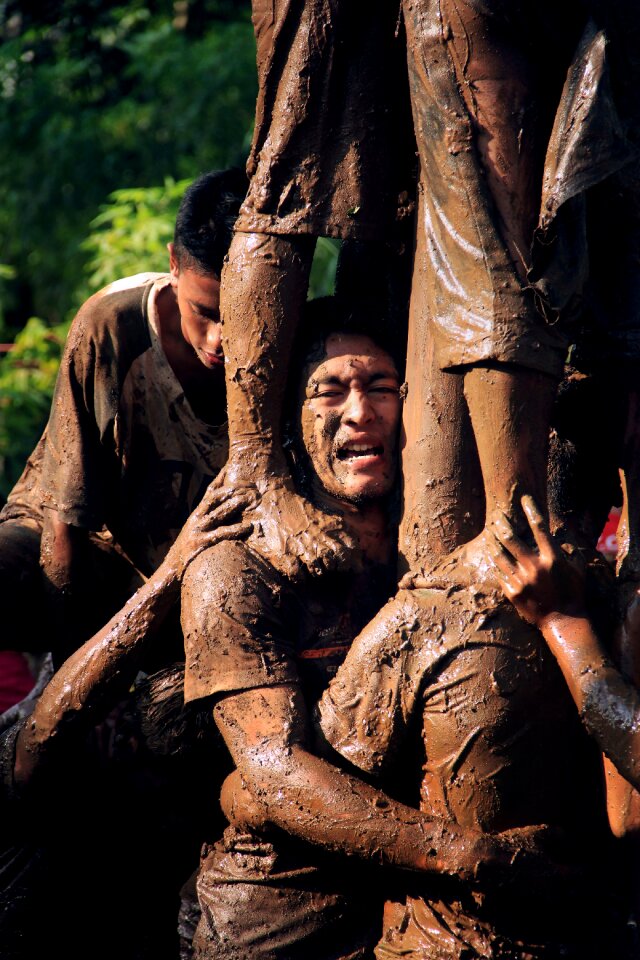 Indonesian climb game
