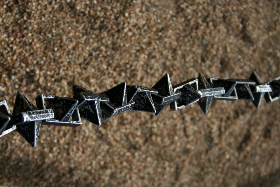 Chain tips abstract