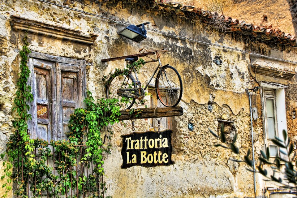 Bike capo vaticano old house