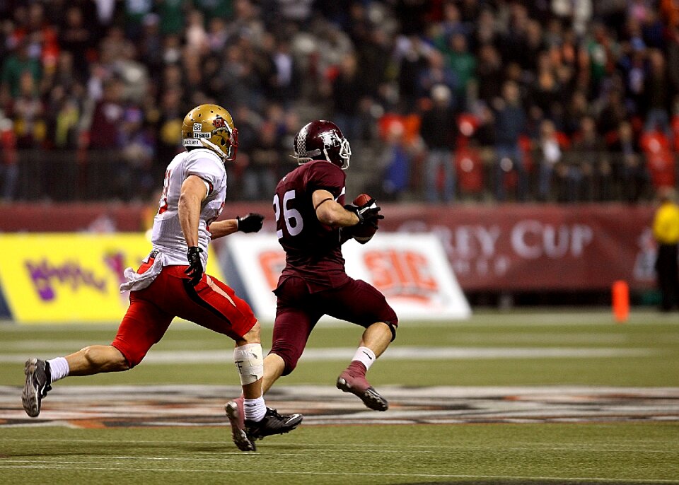 Runner ball carrier competition
