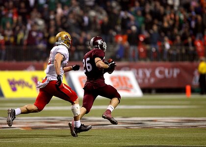 Runner ball carrier competition