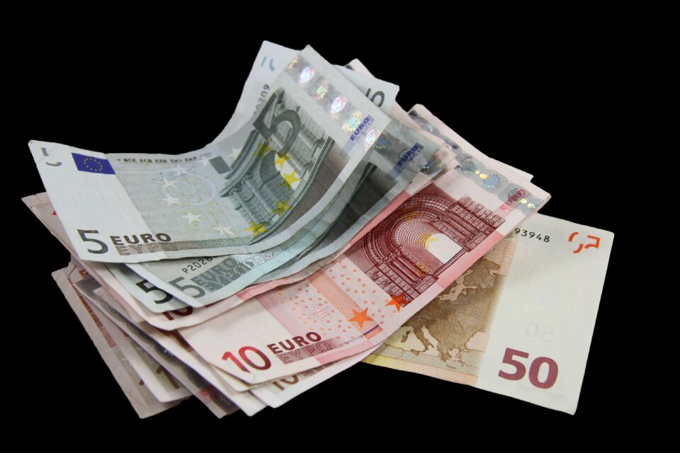 Money cash and cash equivalents currency