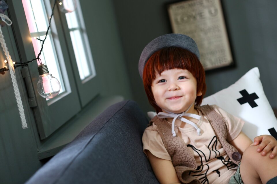 Light bulb baby models studio