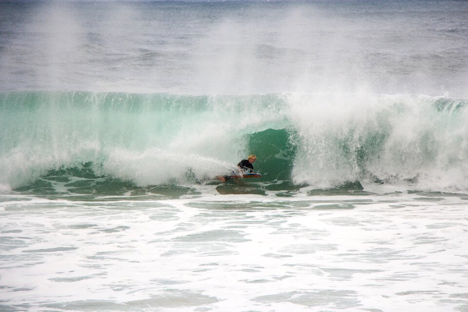 Surf surfing wave