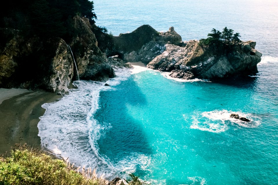 aerial photography of beach at daytime