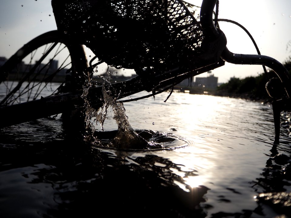 Tama river, Japan, Explosion