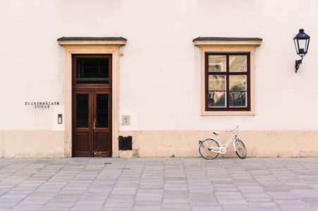 white cruiser bike beside white structure photo