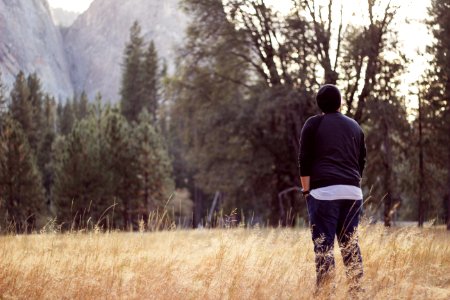 person wearing black beanie and raglan shirt while being photograph during day time photo