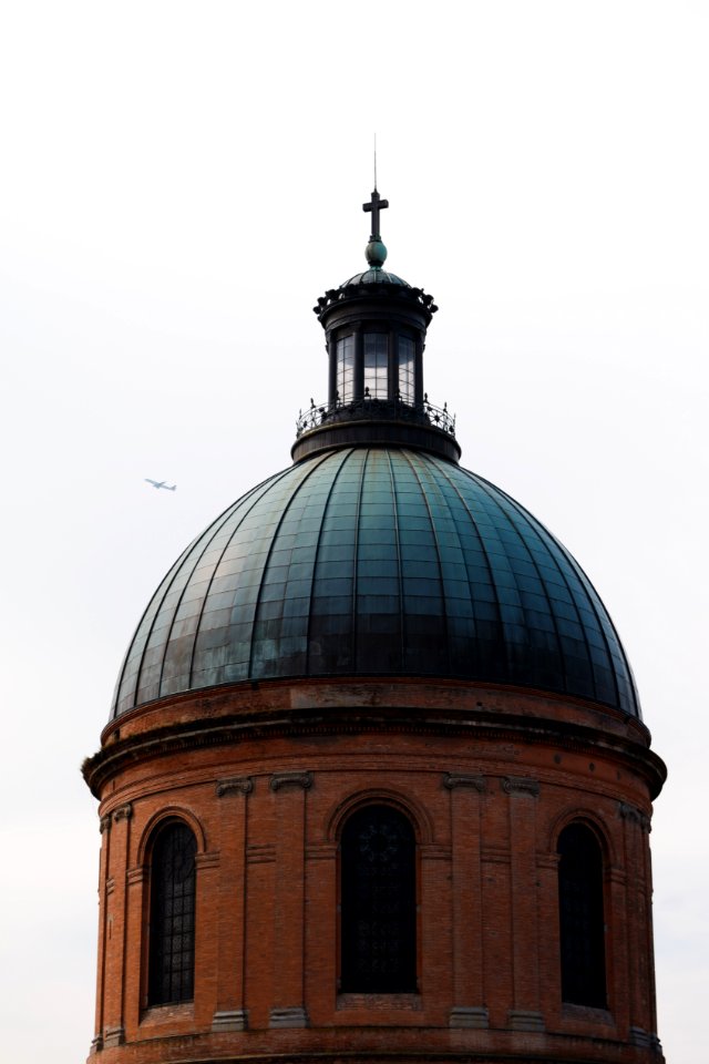 brown dome building at daytime