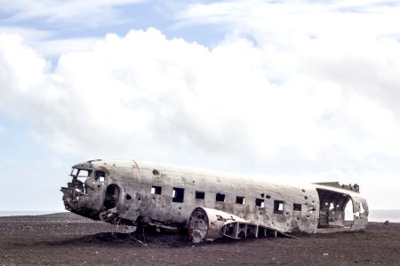 crashed airplane parts during daytime