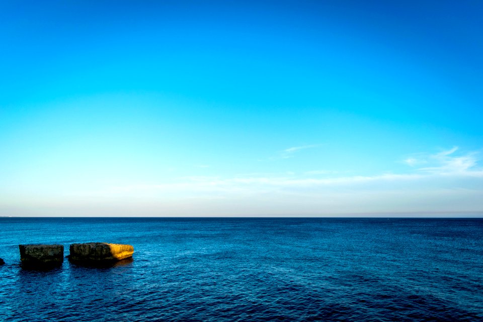 blue ocean water under blue sky
