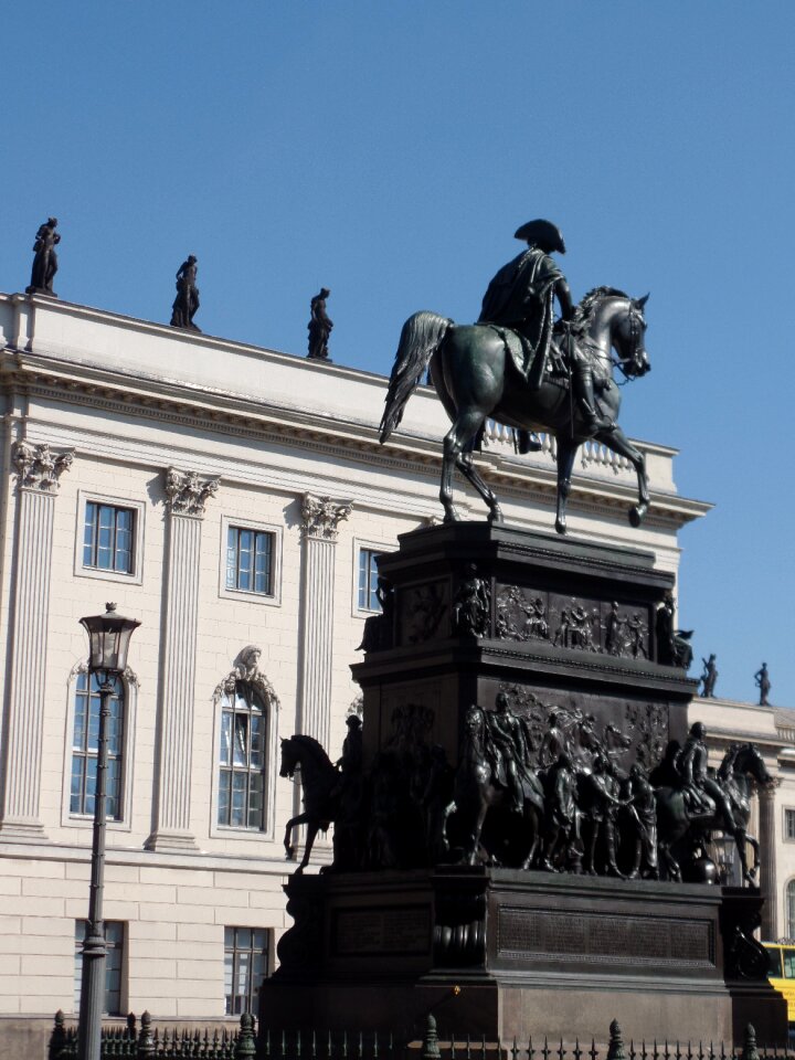 Building historically stature