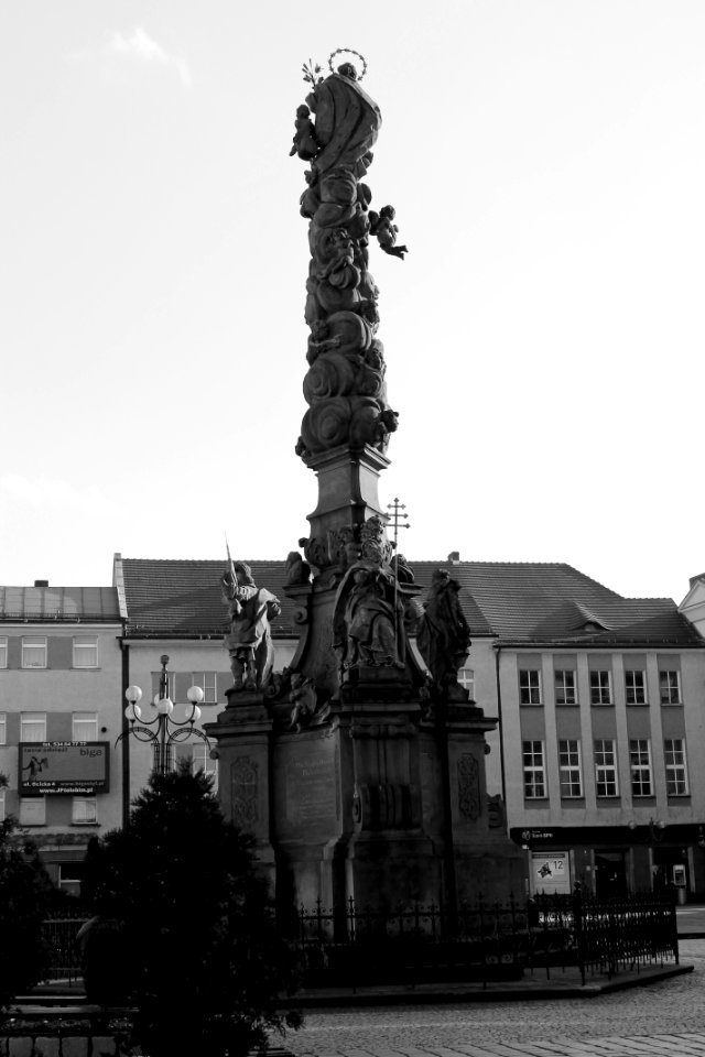 Monument, City