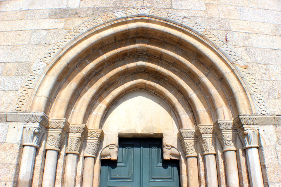Rota do romnico, Architectural, Arch