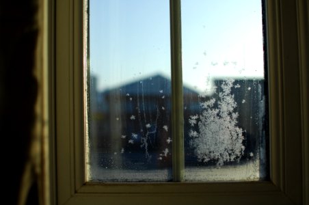 shallow focus photography of window