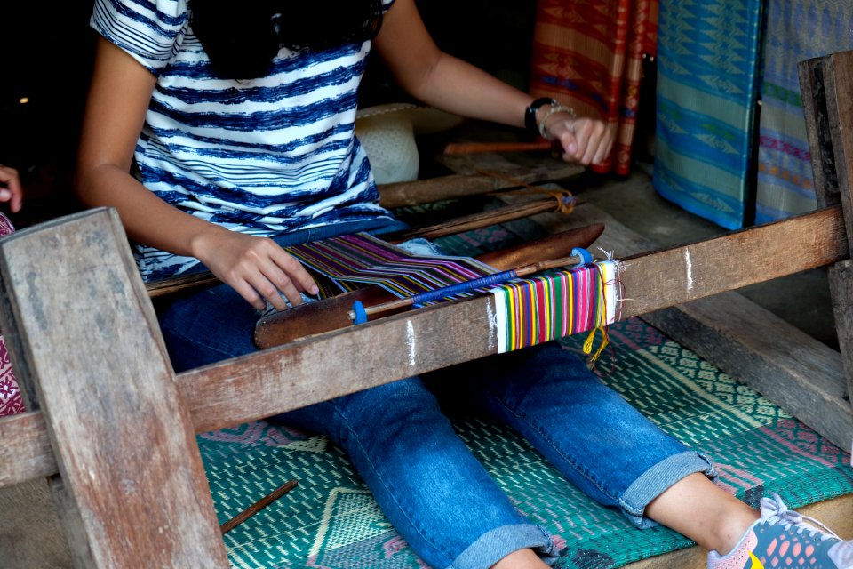 Sasak village sade, Indonesia, Tenun