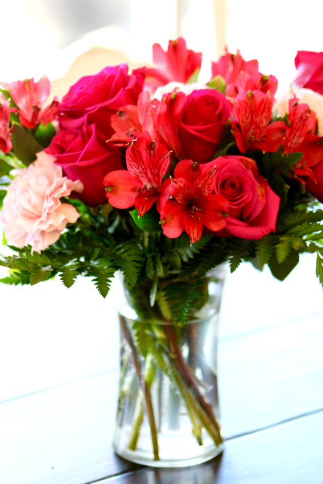 Flower arrangement, Roses, Greenery