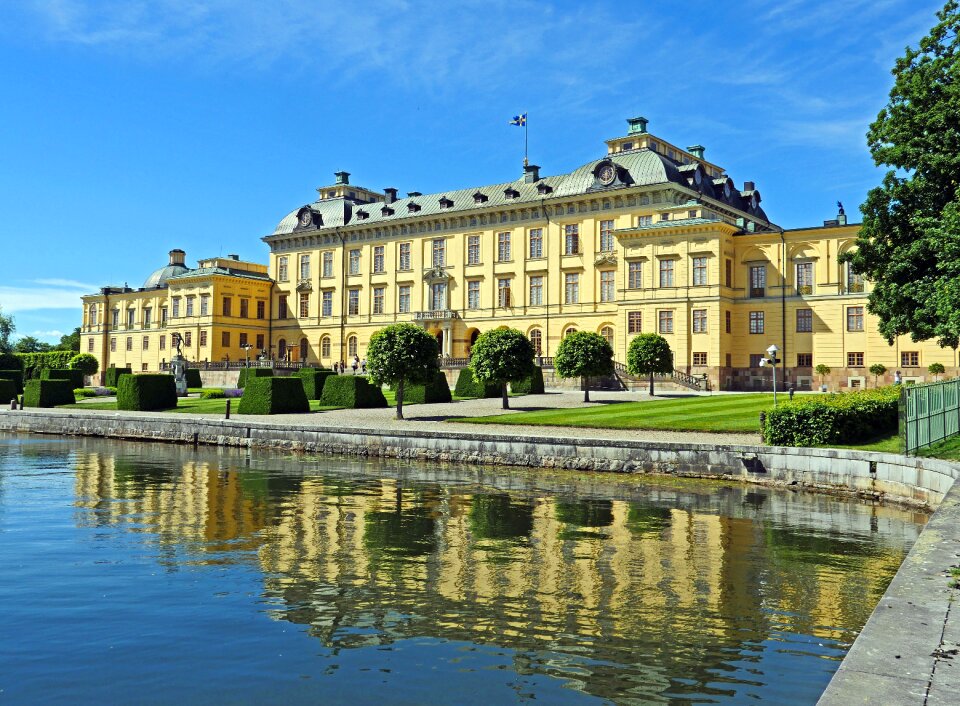 Royal palace head of state sweden