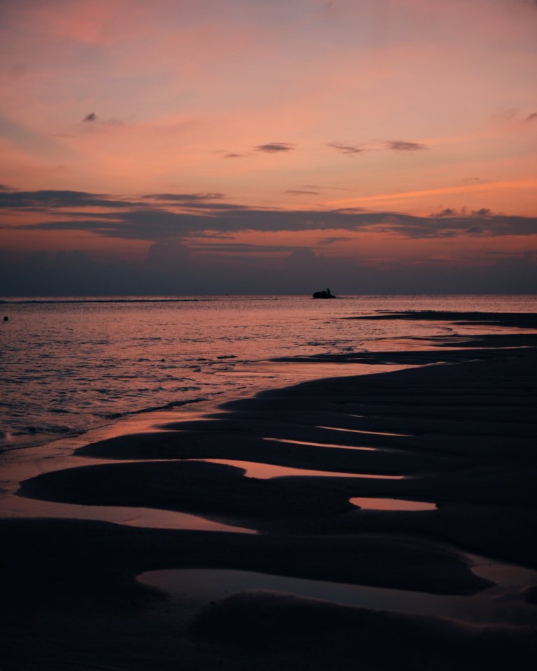 Maldives, Meeru isl,  resort   spa