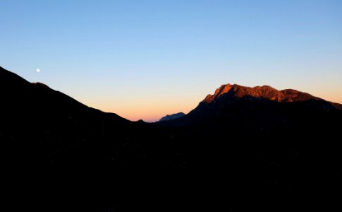 mountain under blue sky photo