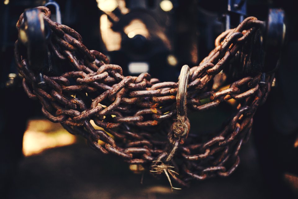 close up photo of brown metal chain