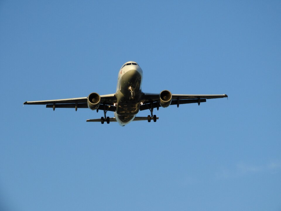 Sky air traffic on approach