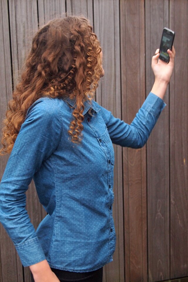 Make selfie afro curls