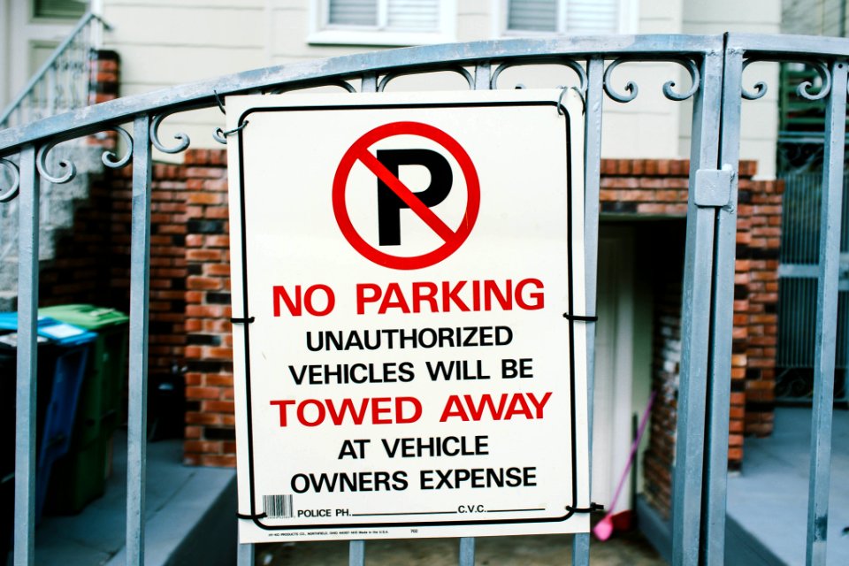 no parking signage on gate