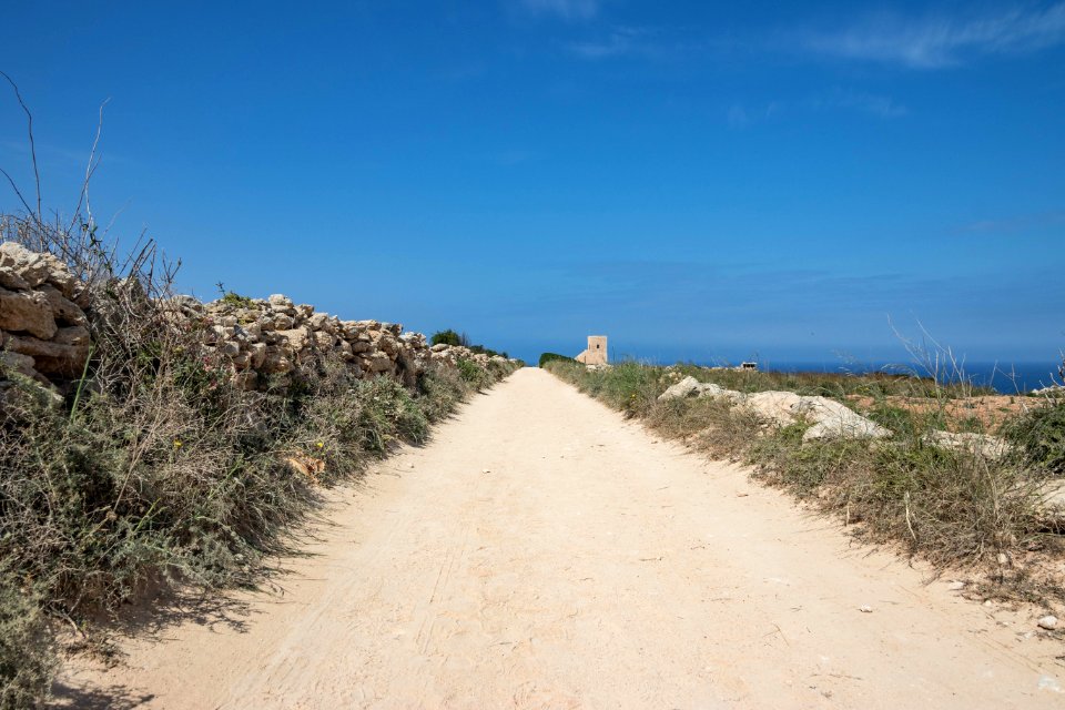 Malta, Dirt road, Dirt