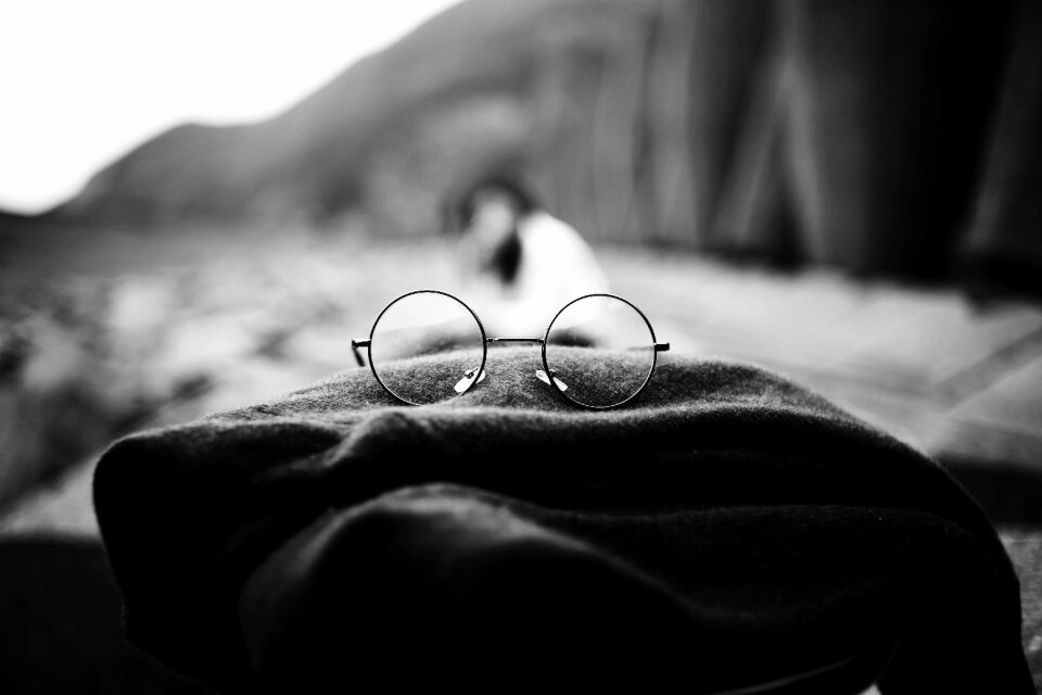 Eyeglasses scarf gray field