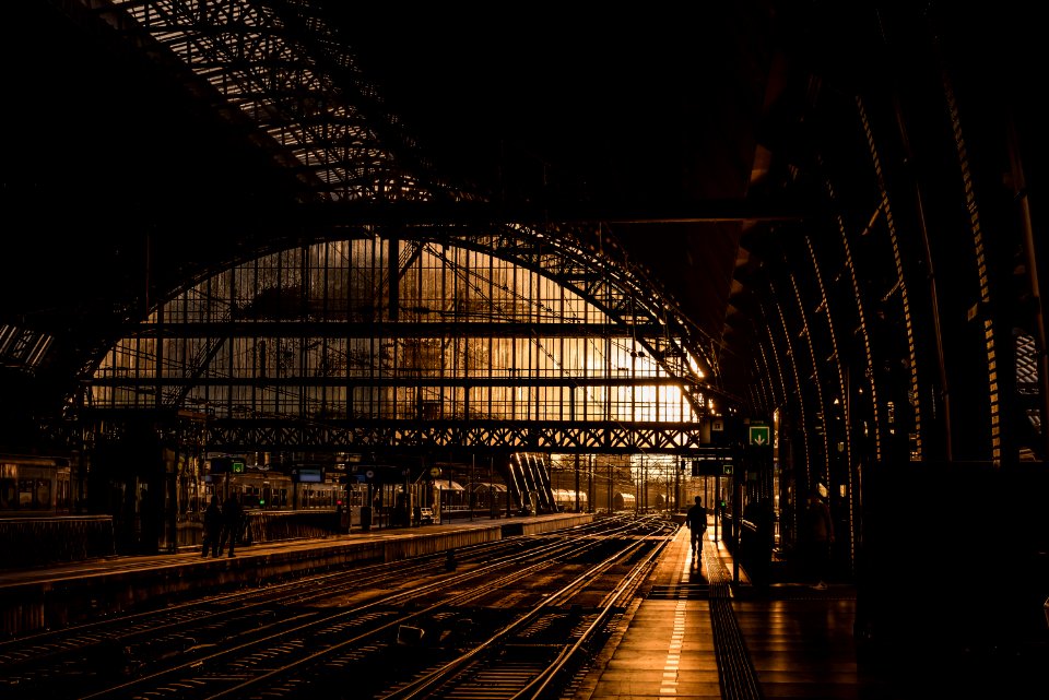 train rail during day time