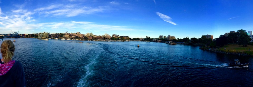 Victoria, Canada, Ferry into victoria