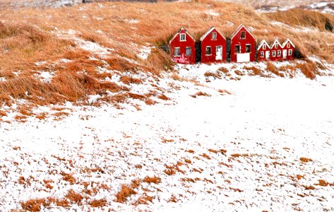 Icel, Red, Little house