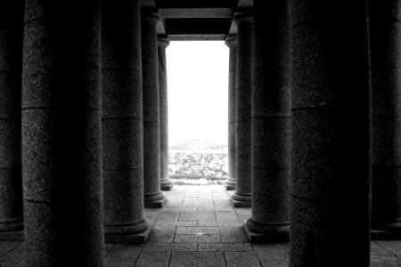Monument, Building