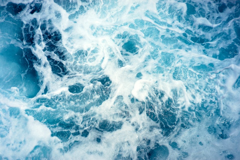 photo of ocean waves at daytime