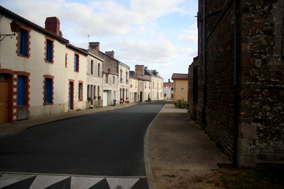 Saintfiacresurmaine, France, Houses