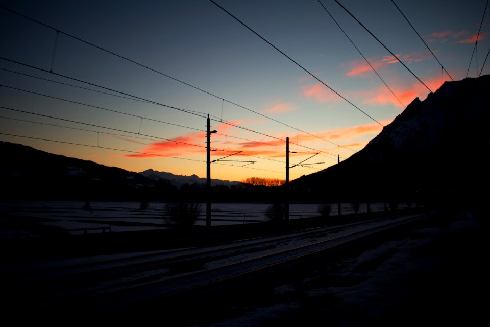 Stainachirdning, Wire, Train