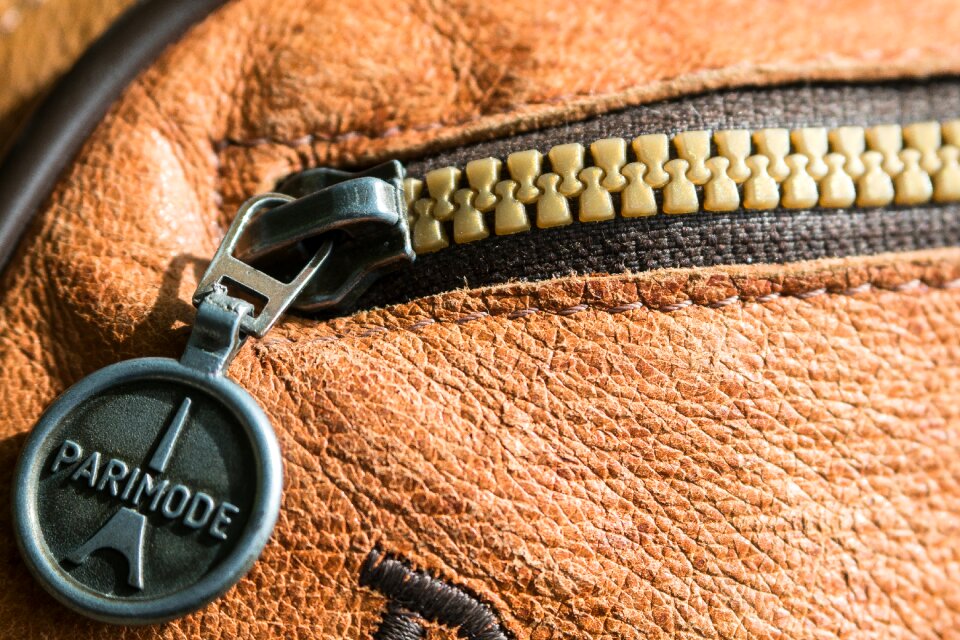 Leather leather case closure