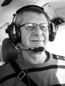 Flight cockpit table edge