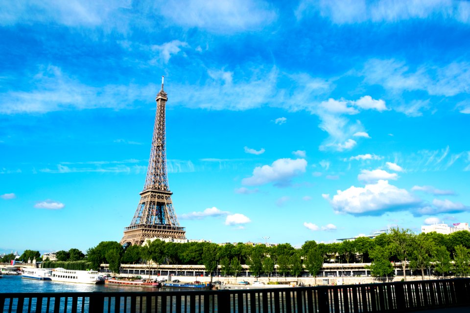 Paris, Pont de birhakeim, France