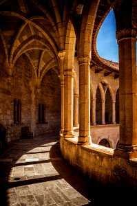 brown concrete pillars photo