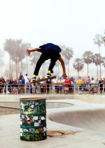 person playing skateboard photo