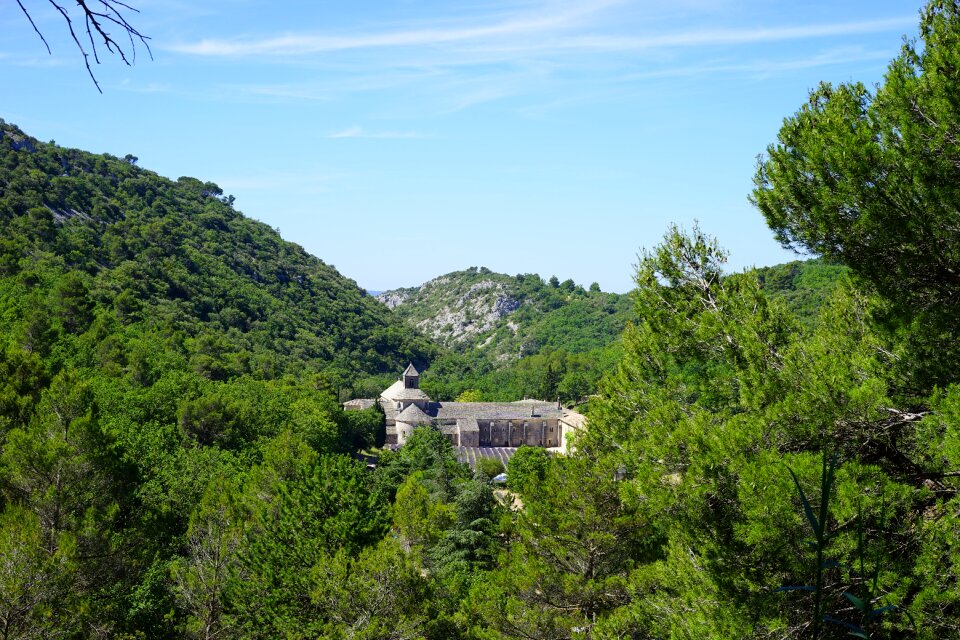 Notre dame de sénanque the order of cistercians gordes