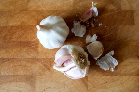 Chopping board, Garlic bulbs, Garlic photo