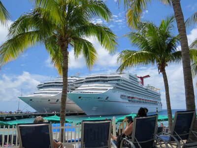 Cruise ships bahamas photo