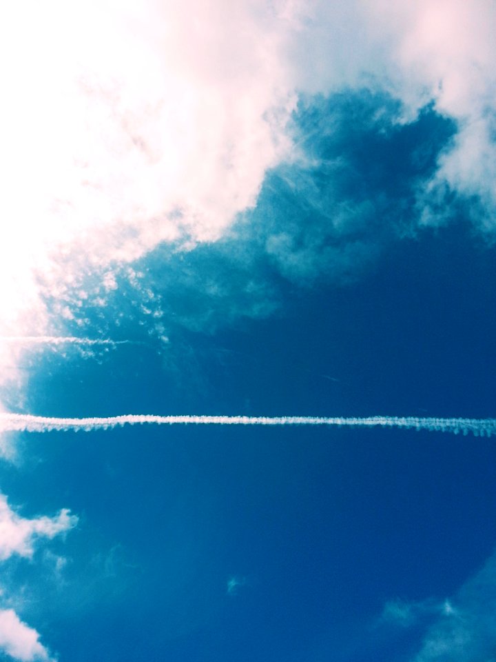 Aircraft cloud, Blue sky