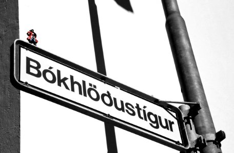 Pirate, Icel, Street sign