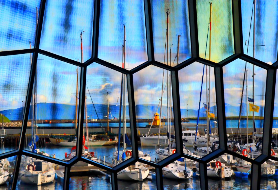 Polarized, Colors, Window