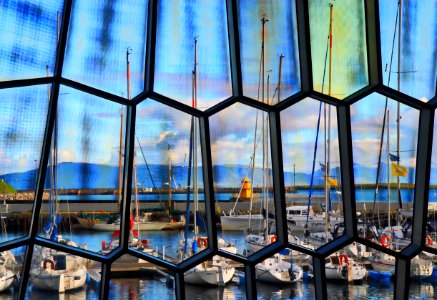 Polarized, Colors, Window